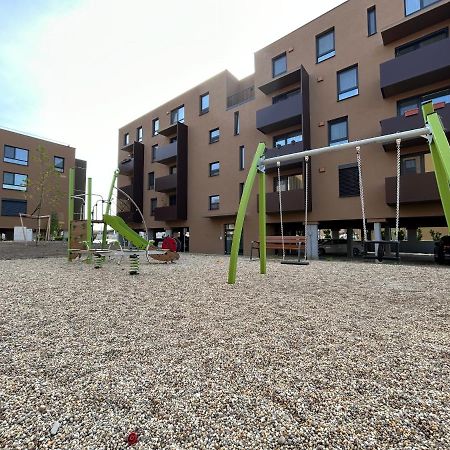 Cozy 1-Bedroom Condo Miloslavov Exterior photo